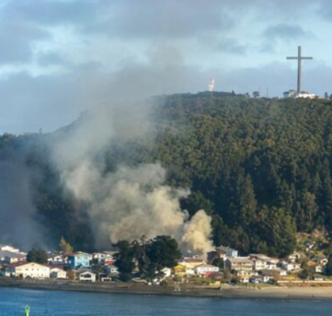 TRAGEDIA EN ISLA TENGLO: ANCIANO DE 86 AÑOS MUERE TRAS DEVORADOR INCENDIO EN EL SECTOR PUNTILLA