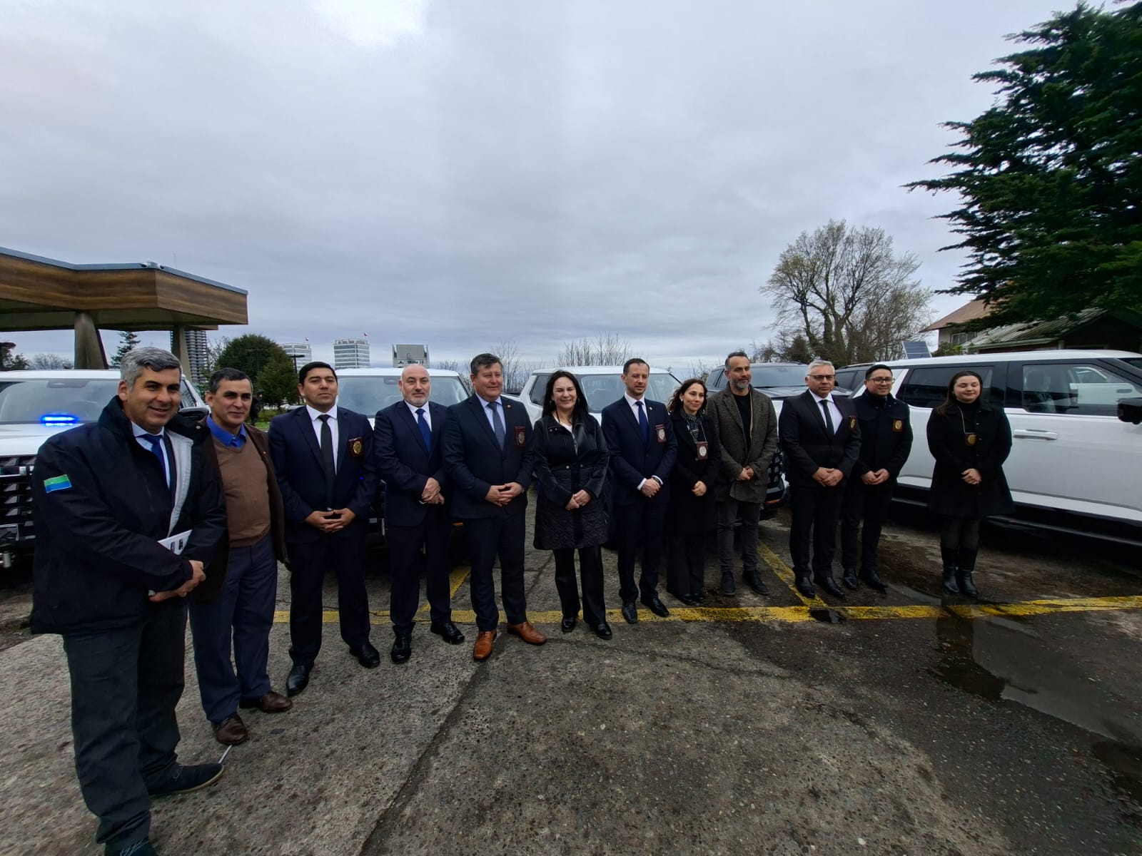 ¡Se armó el boche por las camionetas chinas! Gobernador entregó joyitas Maxus a la PDI y los cuáticos empezaron a meter boche al toque